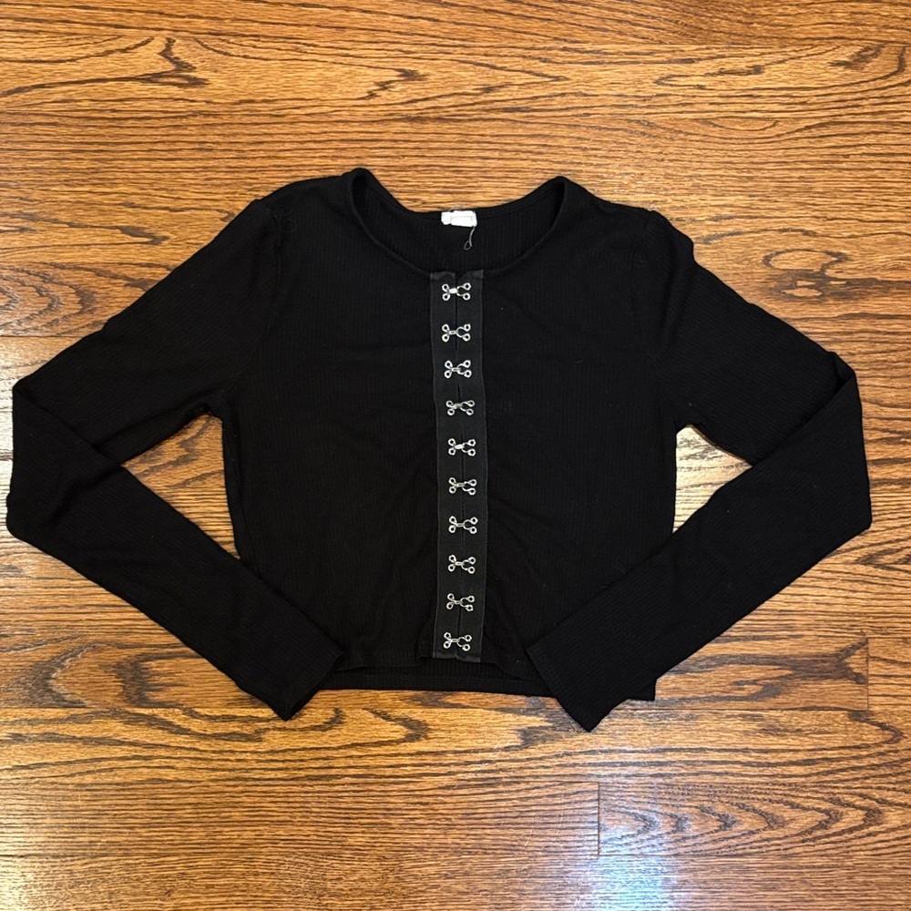 Cropped Ribbed Hardware Long Sleeve